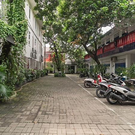 Urbanview Hotel Minongga Pondok Labu Jakarta Exteriör bild