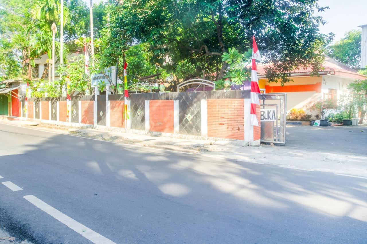 Urbanview Hotel Minongga Pondok Labu Jakarta Exteriör bild