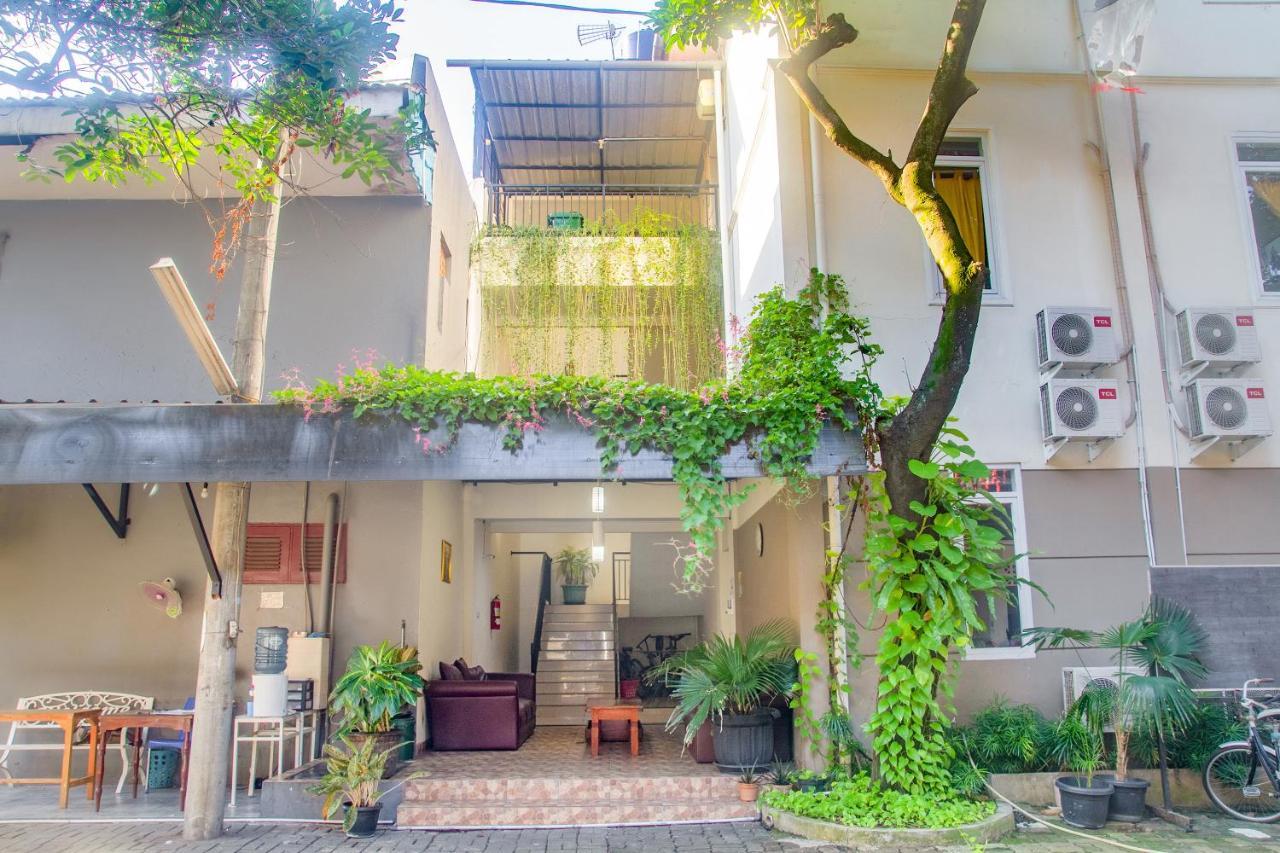 Urbanview Hotel Minongga Pondok Labu Jakarta Exteriör bild