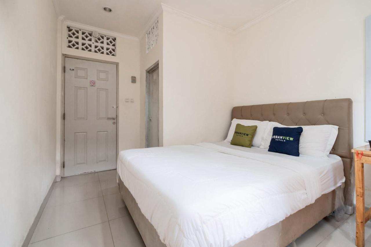 Urbanview Hotel Minongga Pondok Labu Jakarta Exteriör bild