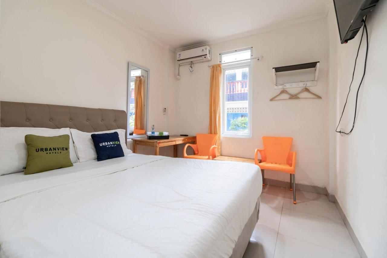 Urbanview Hotel Minongga Pondok Labu Jakarta Exteriör bild
