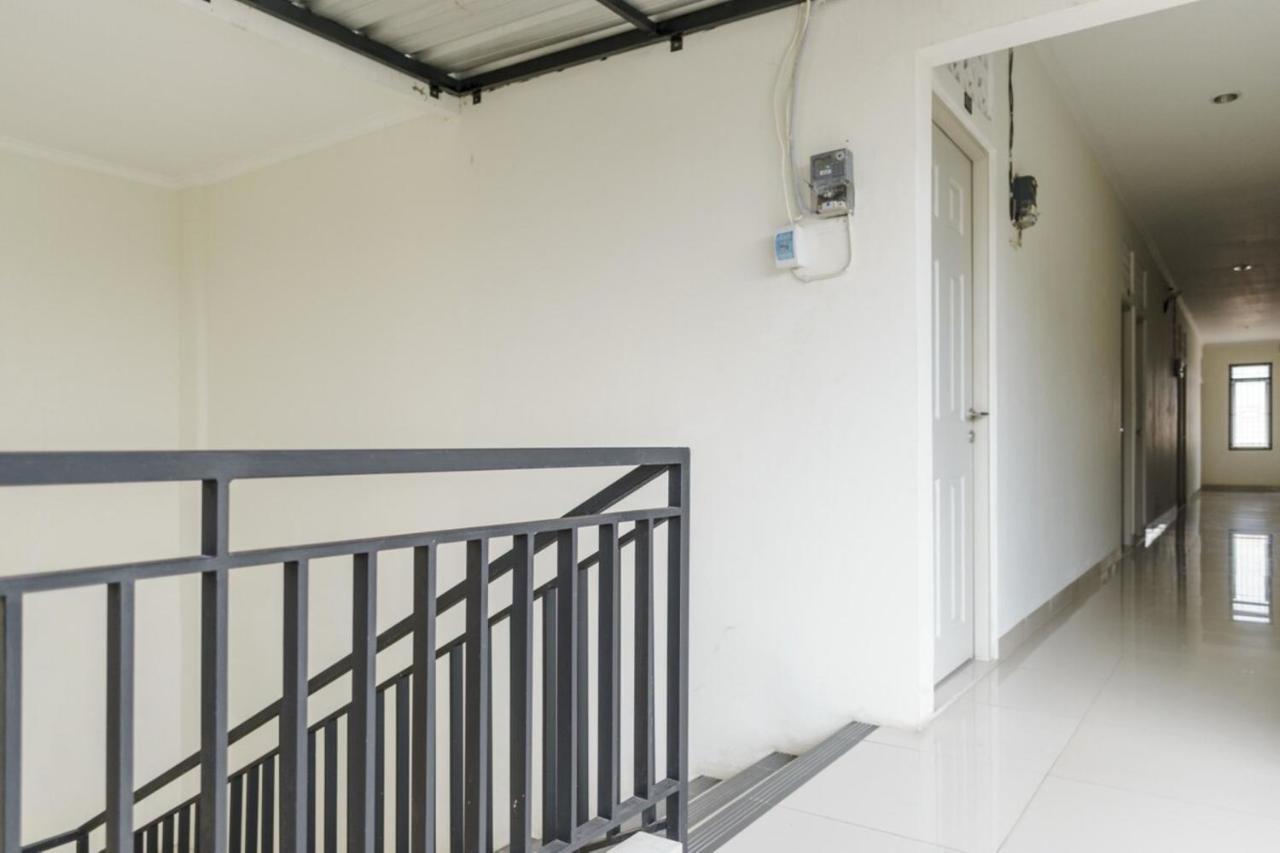 Urbanview Hotel Minongga Pondok Labu Jakarta Exteriör bild
