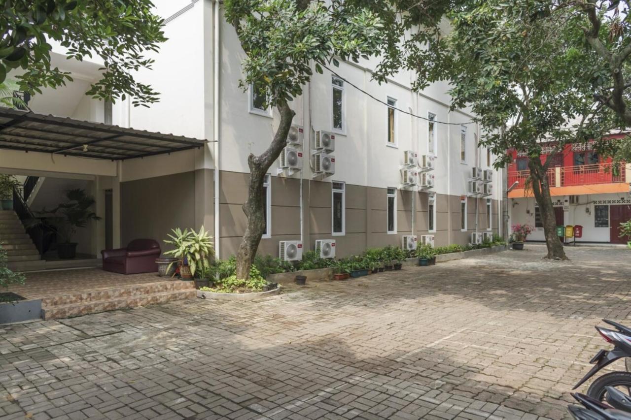 Urbanview Hotel Minongga Pondok Labu Jakarta Exteriör bild