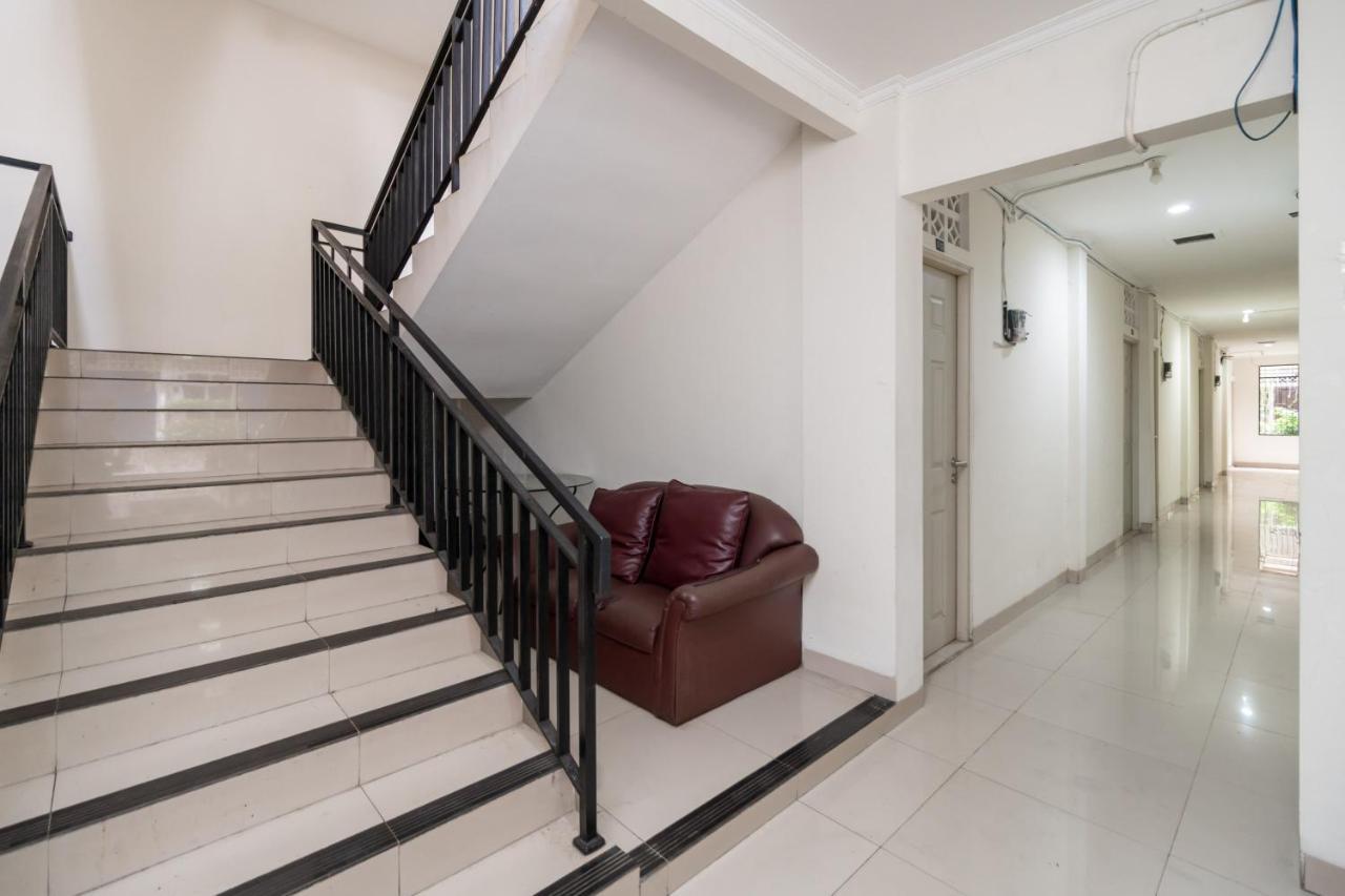 Urbanview Hotel Minongga Pondok Labu Jakarta Exteriör bild