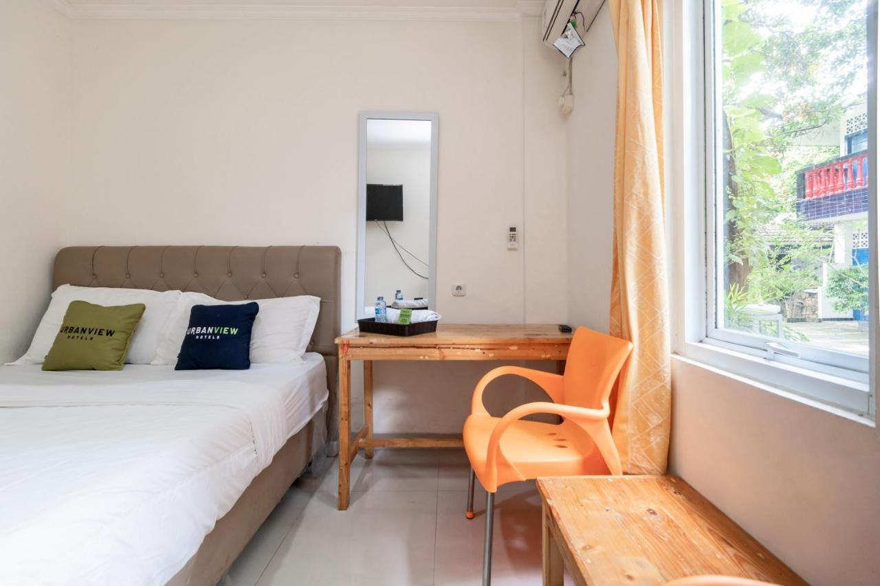 Urbanview Hotel Minongga Pondok Labu Jakarta Exteriör bild